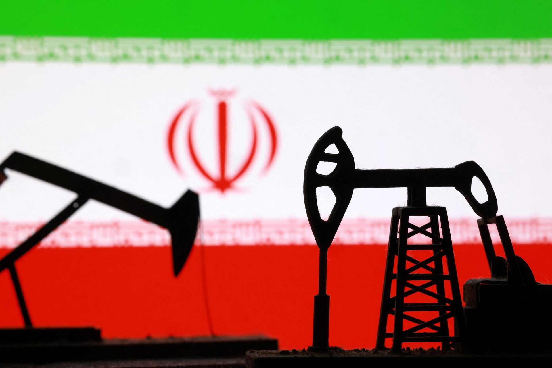 US-Iran War: Saudi Pipeline Shutdown Poses Risk to 4% of Global Oil Supply