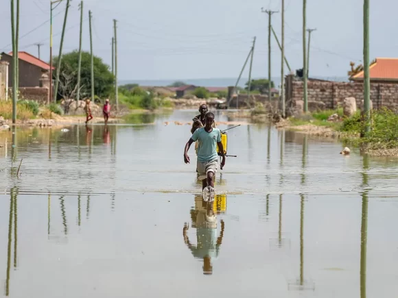 Flash floods cause 15,000 displaced people and 13 fatalities as they ravage Kenya