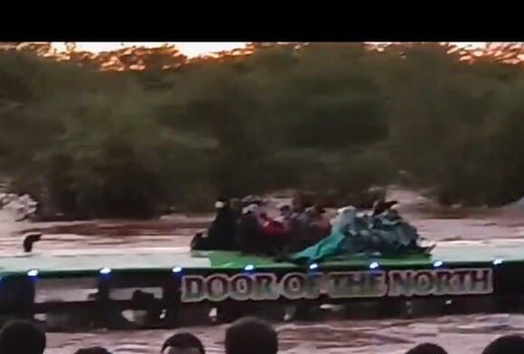 After floods engulfed a bus headed for Nairobi, passengers were left stranded