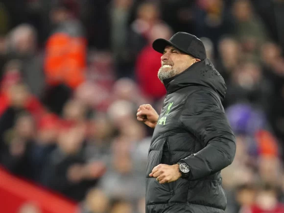 Liverpool regains the top spot in the Premier League standings, while Manchester United suffers a shocking 4-3 defeat against Chelsea