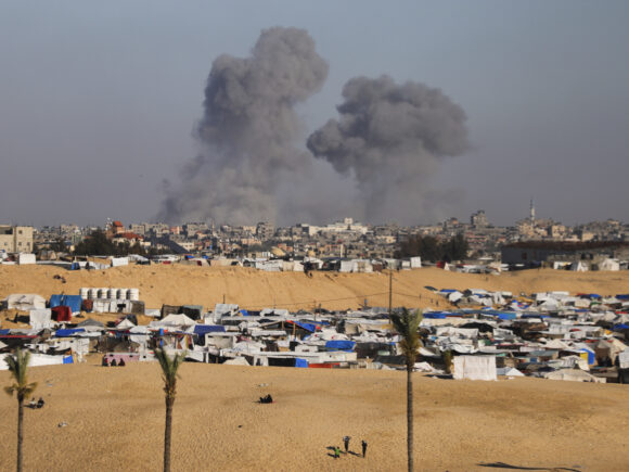 Israel and Egypt argue over the closure of the Rafah border amid a worsening humanitarian crisis