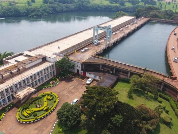 Uganda has decided to temporarily shut down the Nalubaale and Kiira hydroelectric stations due to the presence of floating weeds