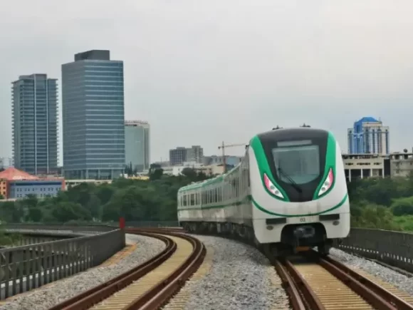 Nigeria offers free trips and revives its capital’s light rail system