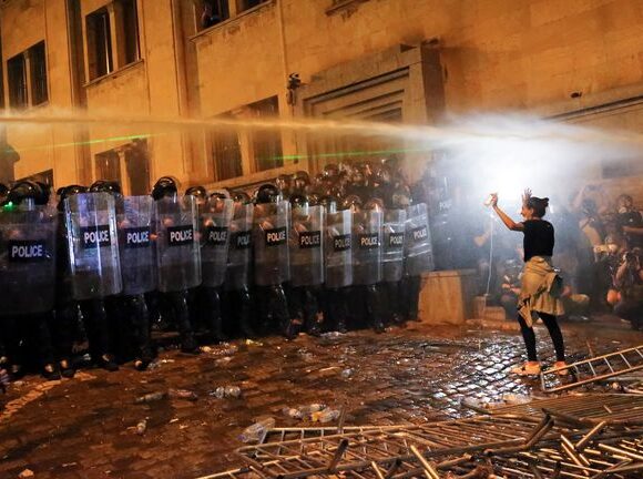 Georgian parliamentarians clash following the suppression of demonstrators against foreign agents