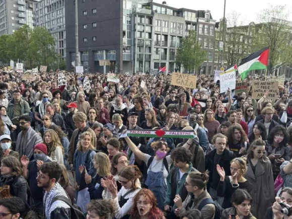 Overnight, pro-Palestinian demonstrators take over an Amsterdam university