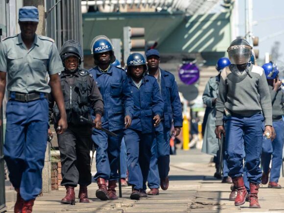 Attorney: 80 youths and an opposition leader are detained by Zimbabwean police