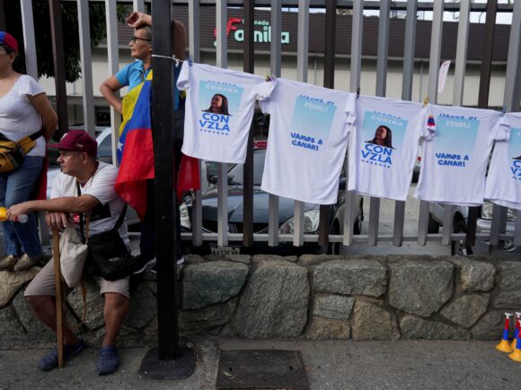 In a vote on Sunday, the opposition in Venezuela wants to end 25 years of socialist rule