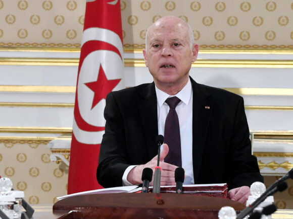 President of Tunisia reorganizes government in advance of October presidential election