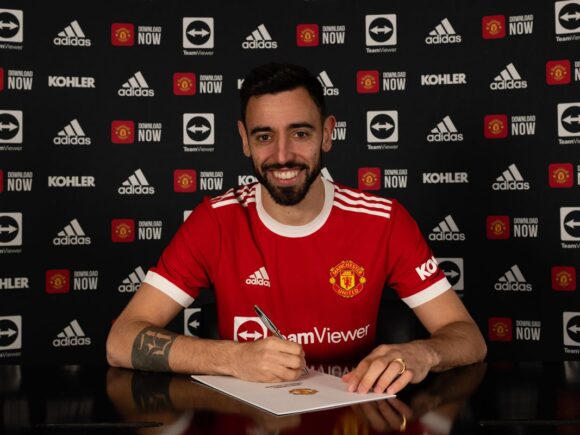 Bruno Fernandes has extended his contract with Manchester United