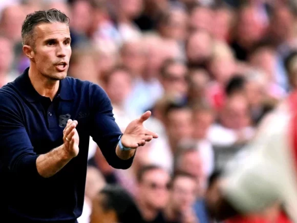 Van Persie’s inaugural coaching assignment concludes in a loss on the road