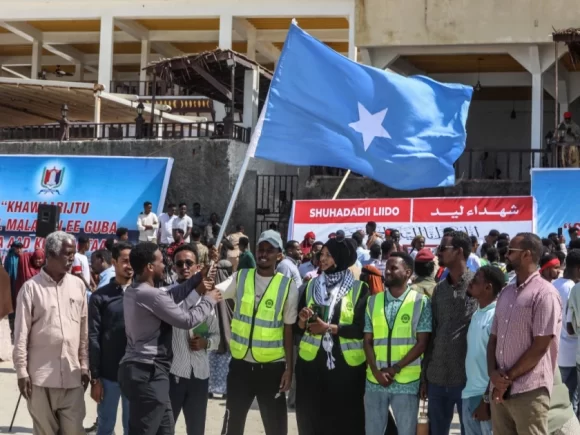 Protests by Somalis against al-Shabaab follow a fatal hotel attack