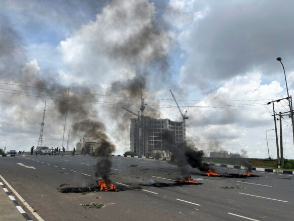 Following violent protests, Nigerian police may ask the army for assistance