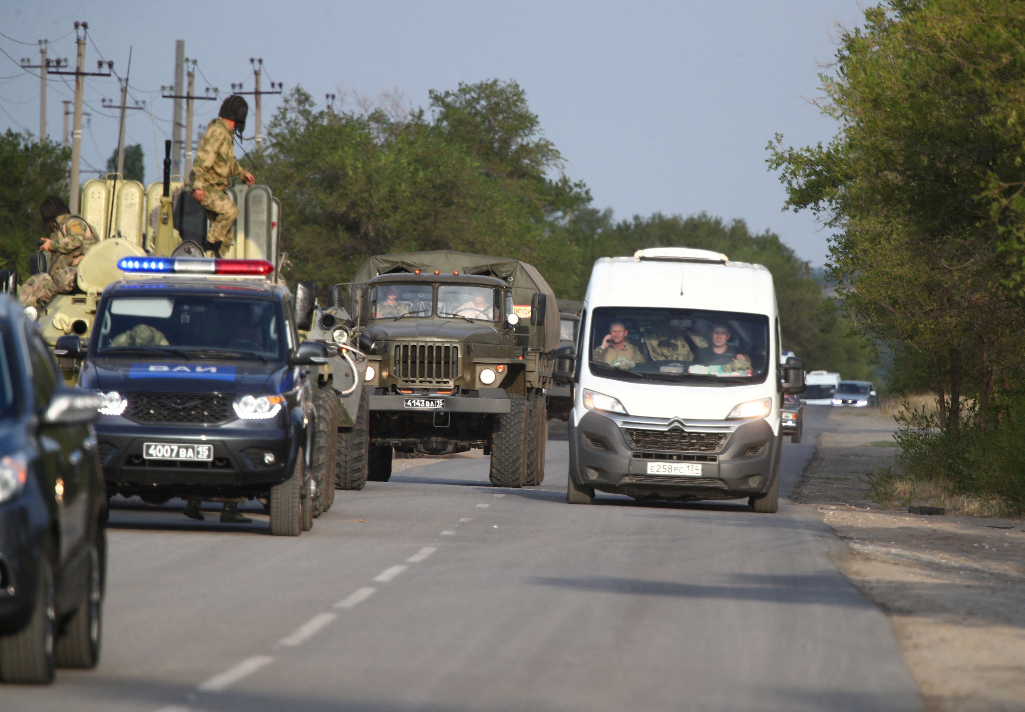 Islamic hostage-takers are killed by Russian snipers in order to conclude the prison siege