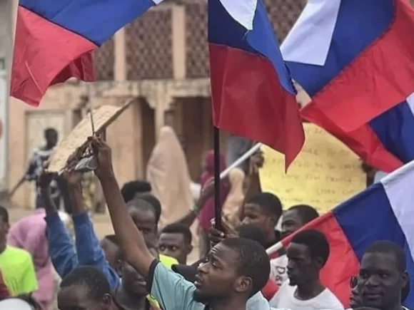 Nigerian tailors who created Russian flags for anti-government demonstrations are detained