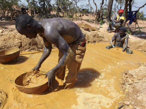 Senegal has decided to temporarily suspend mining operations in order to safeguard the Faleme river