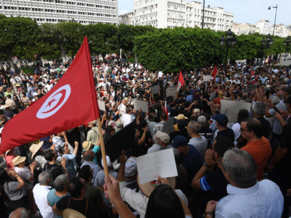 Tunisians are protesting again against the president before the election on October 6