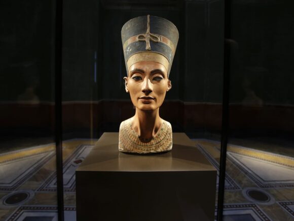 An Egyptian archaeologist has requested that Berlin return the statuette of Nefertiti