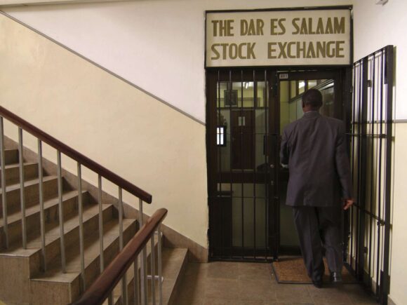 Dar’s stock market struggles as bear market losses exceed $393.78 million