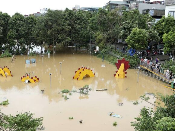 As Typhoon Yagi leaves 179 dead, Hanoi is inundated by a swollen river