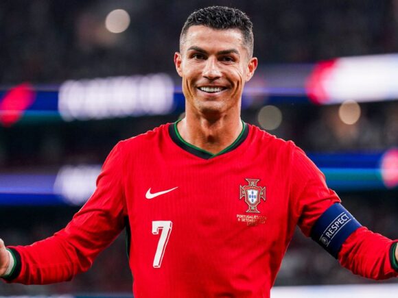 Cristiano Ronaldo Celebrates Reaching One Billion Social Media Followers