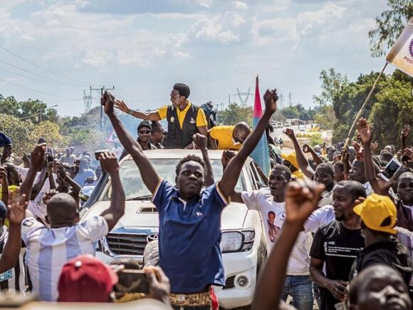 An independent candidate in Mozambique’s election has called for a national strike if the ruling party wins