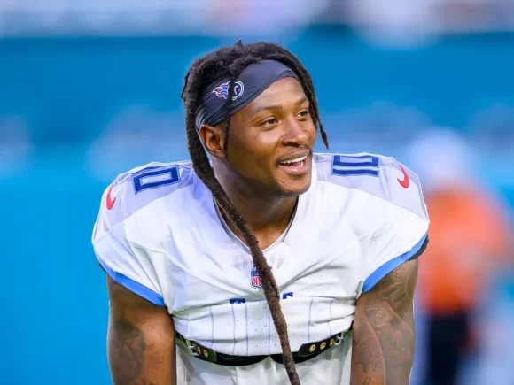 WR DeAndre Hopkins is reportedly being acquired by the Chiefs from the Titans