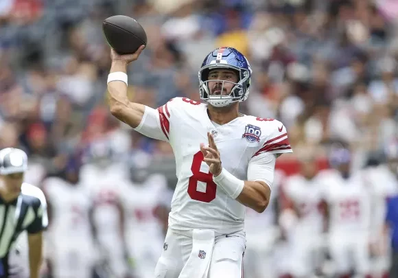 Giants look at moving Daniel Jones to quarterback 4