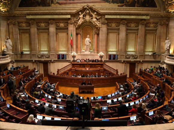 Parliament passes the 2025 budget, which is good news for Portugal’s minority government