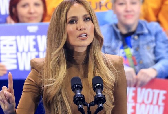 Jennifer Lopez supports Kamala Harris and denounces Trump for insulting Puerto Rico during a rally