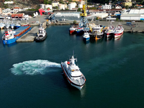 An Italian vessel returns to Albania with eight migrants on board