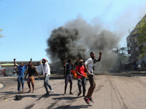 South Africa shuts down its main border with Mozambique as protests over the election get worse