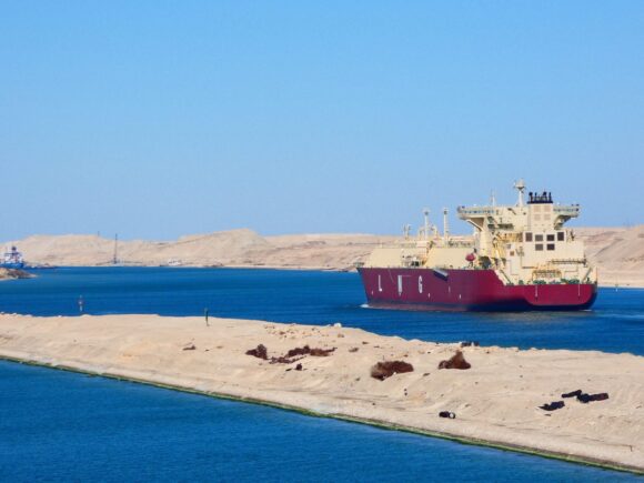 Sources say that Egypt is in talks with foreign companies about buying LNG on a long-term basis