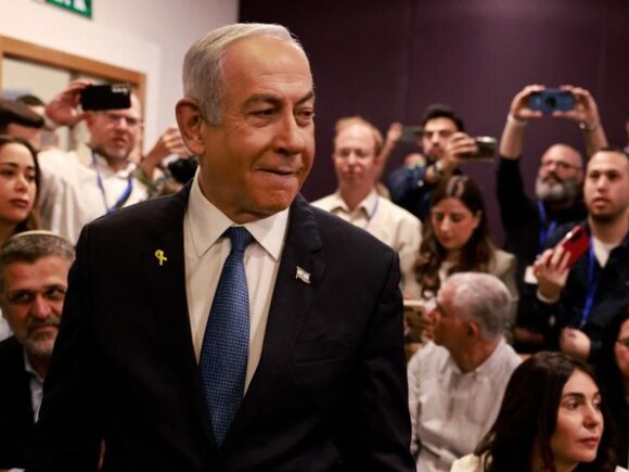 Netanyahu attacks the media during his first appearance as a witness in his corruption trial