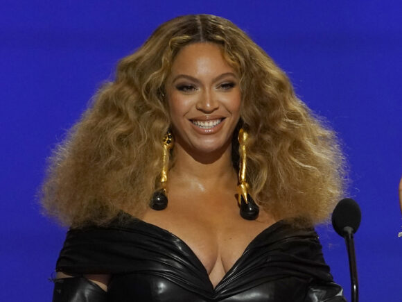 Beyoncé Denies Tour Rumors