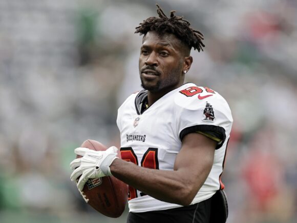 Antonio Brown is accused in a bankruptcy case of concealing assets