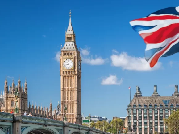 Alert! Beginning in 2025, U.S. visitors to the United Kingdom will need to apply for electronic travel authorization