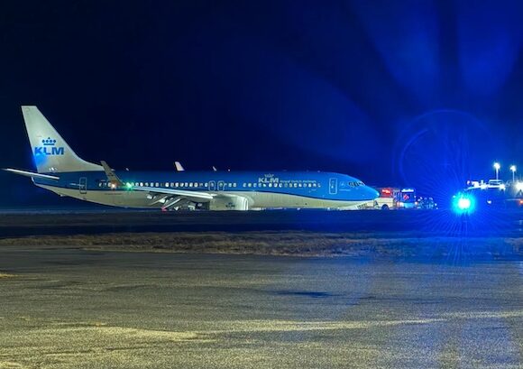 A KLM flight experiences a hydraulic failure and makes an emergency landing in Norway