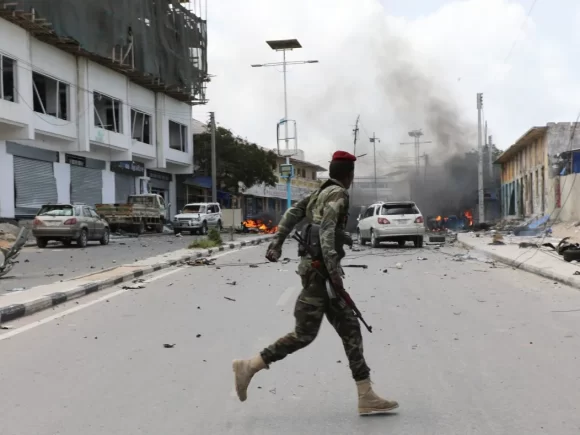 Somali security soldiers repel an Islamic State suicide attack