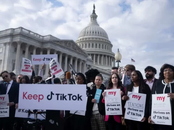 US Senators are urging Biden to extend the TikTok deadline in the midst of a legal dispute