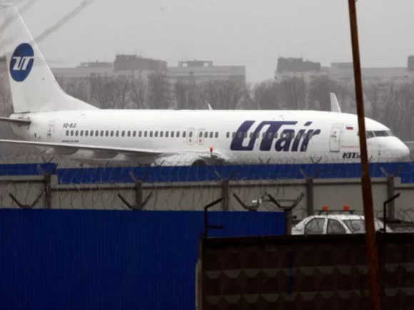 Russian authorities claim that a Utair Boeing 737 makes an emergency landing in Moscow