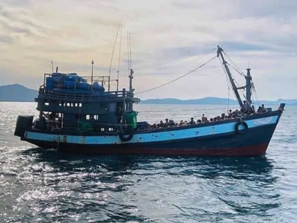 Malaysia refuses to accept vessels transporting 300 Myanmar migrants