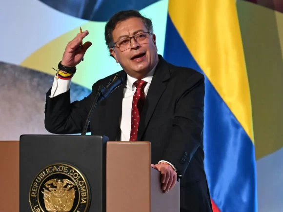 The president of Colombia urges undocumented migrants in the United States to return home “immediately”