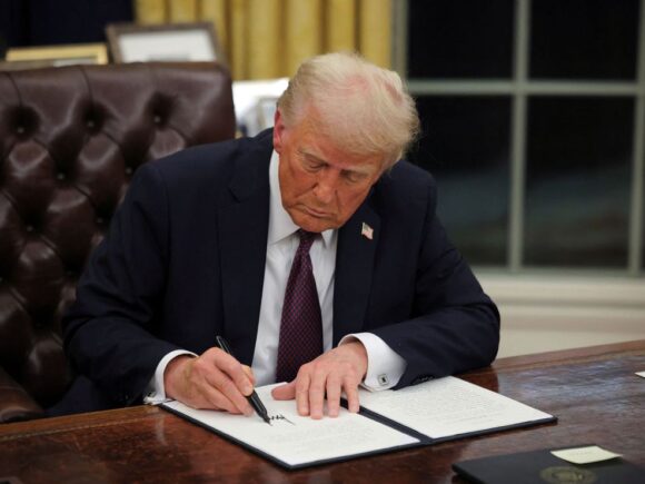 Trump Signs Orders to Remove Regulations and Reduce Funding for Migrants