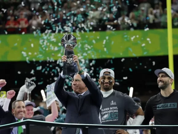 The Eagles defeat the Chiefs in a landslide Super Bowl victory