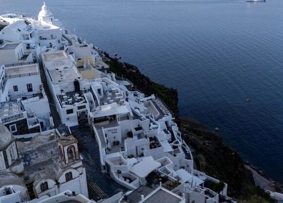 After several earthquakes, Greece declares a state of emergency in Santorini