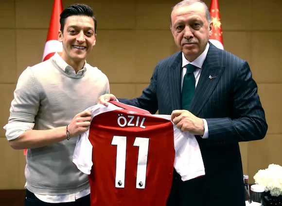 Mesut Özil enters politics after playing football