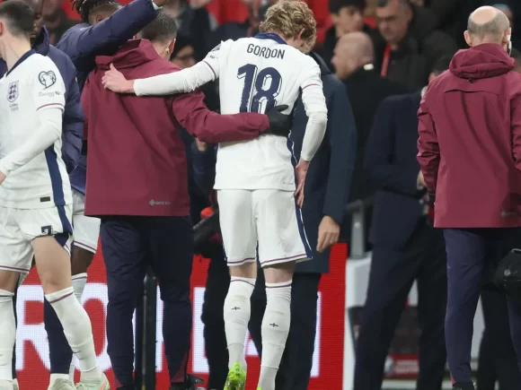 Gordon returns to Newcastle with a hip injury after leaving the England group