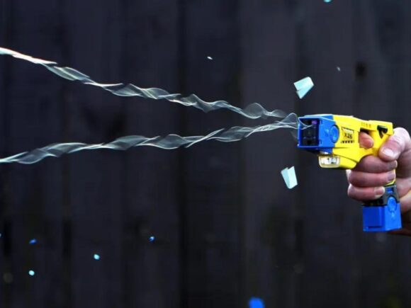 Prison Officers in the UK Call for Tasers Following Assault on Guards by Terror Convict Using Hot Oil and Improvised Weapons