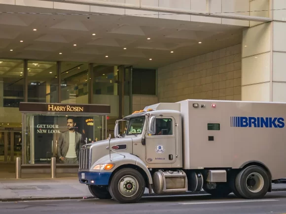 $300K is stolen by a crowd in the Chicago suburbs after bags fall off an armored truck