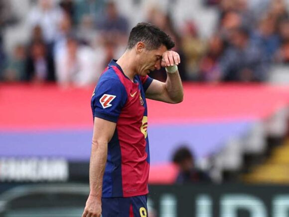 Lewandowski of Barcelona has sustained a hamstring injury